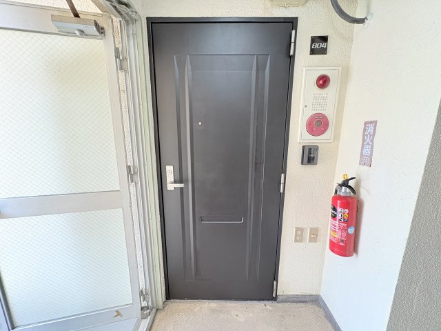 フローラル新屋敷のエントランス|毎日通るエントランスはこのようになっています
