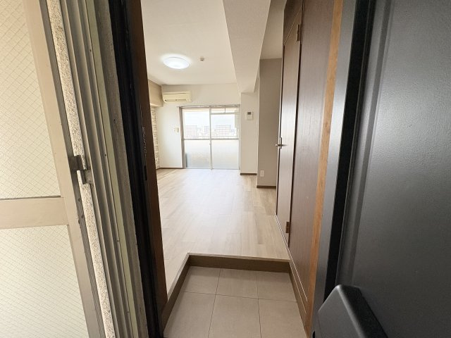フローラル新屋敷の玄関|ゆったりとした玄関です