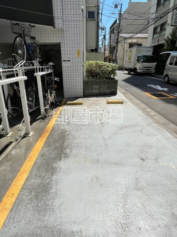 クレアシオン浅草Ⅱの駐車場