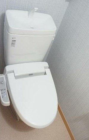 プリマヴェーラのトイレ|別号室の参考写真です