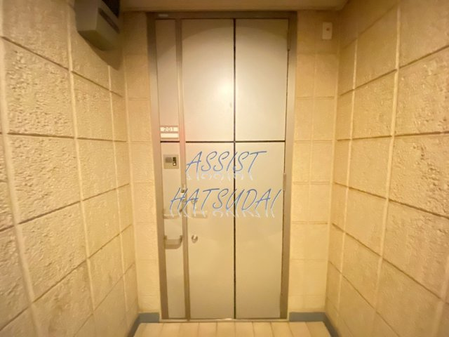 メゾン坂口の玄関