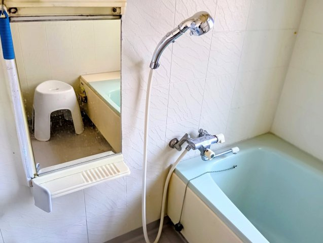 売中古戸建　静岡市駿河区登呂５丁目の浴室|2階：シンプルで使いやすいバスルーム。お手入れしやすく、心地よい入浴時間を楽しめます。