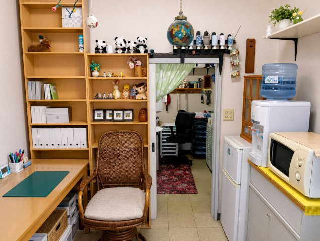 売中古戸建　静岡市駿河区登呂５丁目のその他|接客スペース。奥に事務所があります。接客と事務を分けて使える、機能的なレイアウトです！