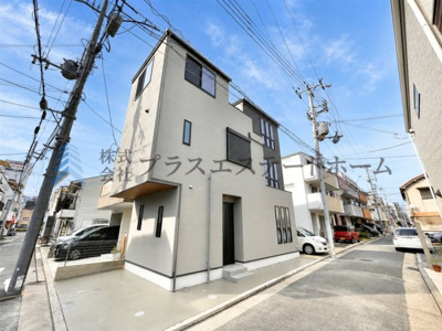 【前面道路含む現地写真】 | 兵庫区下沢通4丁目新築戸建 | おしゃれなⅡ型キッチン採用(食洗器付き)♪