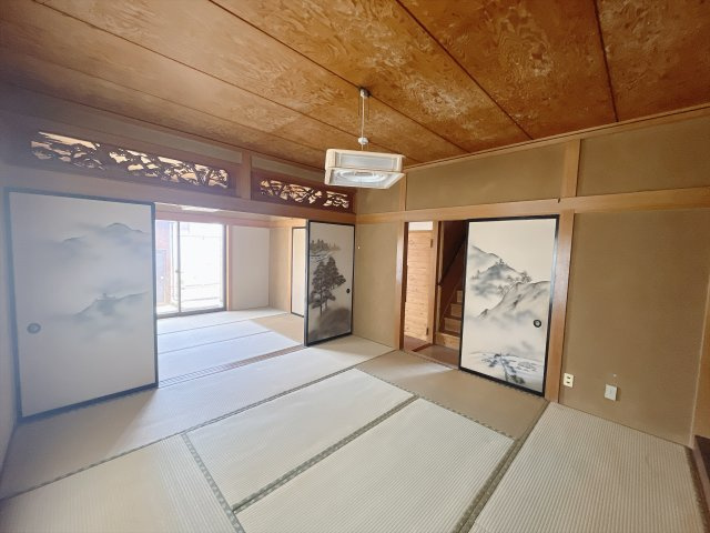 【中古戸建】前橋市堀之下町の和室|■1階和室｜和室を書斎にしたり、冬にはコタツを敷いて家族みんなで年越しをするのもいいですね。家族みんなのお気に入りの空間になります♪
