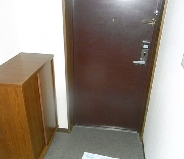 サンプレイス早宮の玄関