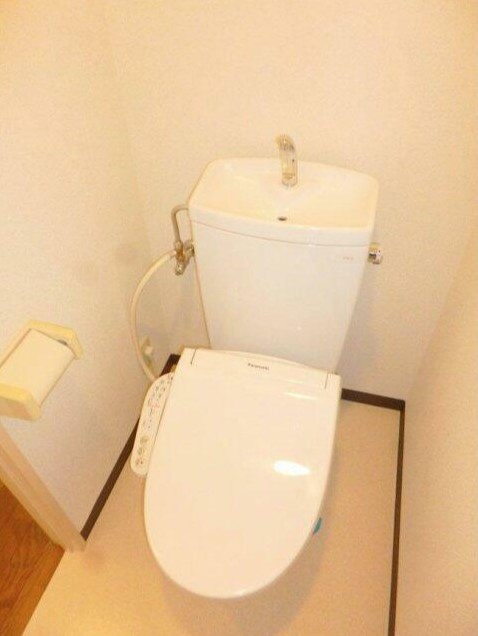 川崎市多摩区南生田２丁目の賃貸マンションのトイレ