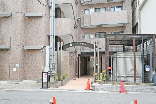 シーズ梅田東|マンションの顔となるエントランスになります。