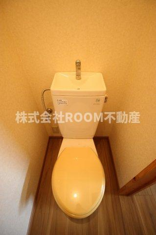 ハイツ新島のトイレ|落ち着いた色調のトイレです