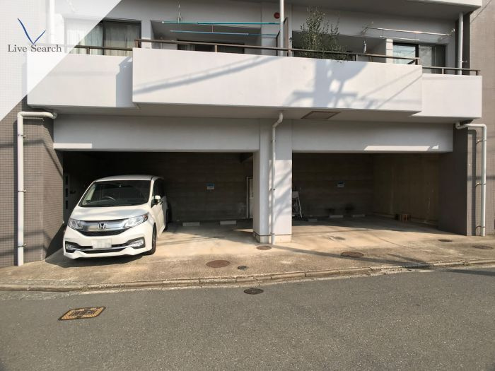 プレイス六本松の駐車場