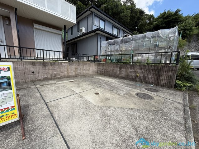 秦野市曽屋　中古戸建の駐車場