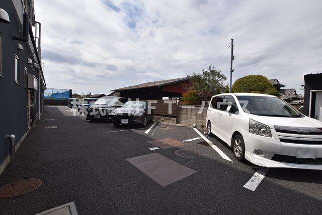 ダイキビルの駐車場