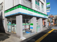 ファミリーマートまで220m
