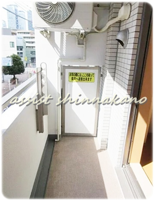 北新宿アーバンエクセレントのバルコニー|別号室の参考写真です