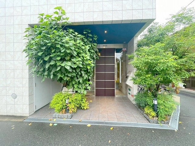 ホープ上新庄のエントランス