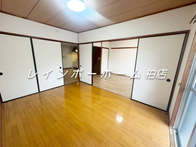 特典：仲介手数料が無料です!!の寝室|広くて明るい寝室