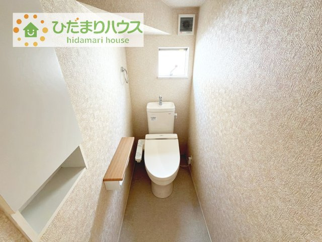 【トイレ】 | 阿見町よしわら2丁目　中古戸建 | 小窓付きで明るく、落ち着くトイレになりそうです！