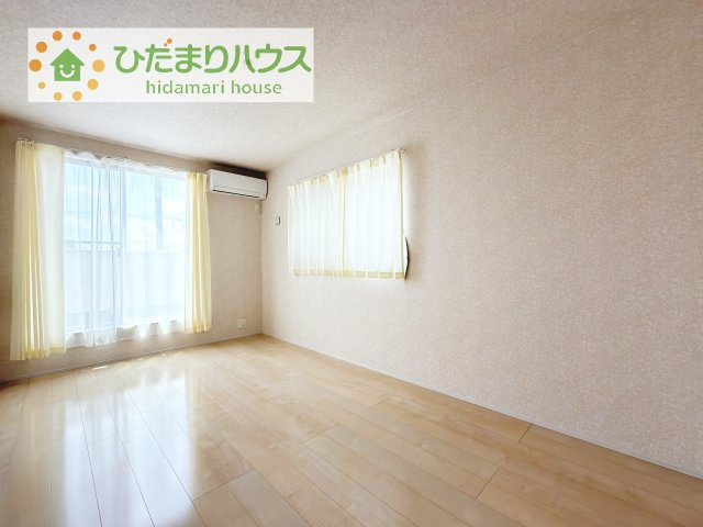 【寝室】 | 阿見町よしわら2丁目　中古戸建 | 7.5帖の寝室は大きなベットを置いても余裕です！