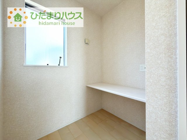 【その他】 | 阿見町よしわら2丁目　中古戸建 | テレワークや鏡を置いてドレッサーとしても使えます！