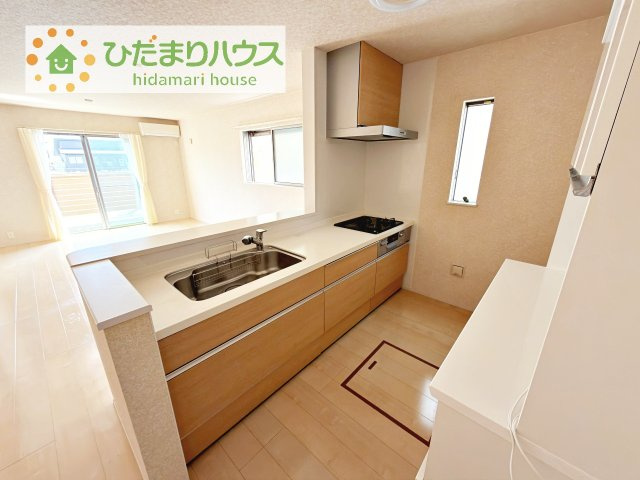 【キッチン】 | 阿見町よしわら2丁目　中古戸建 | 対面キッチンでリビング全体が見渡せます！食器棚もお譲りいたします！
