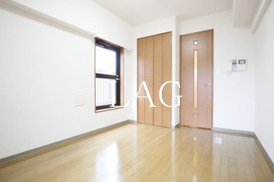 【居間・リビング】 | トーシンフェニックス都立大学 | 洋室のお部屋です。