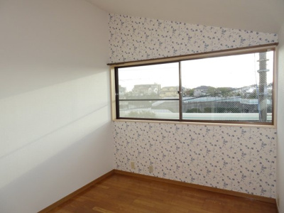 【洋室】 | グリーンヒル御殿山（女性専用アパート） | 南西角部屋の明るい室内