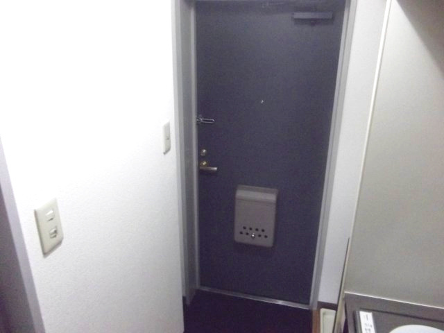 メゾンミール元住吉の玄関