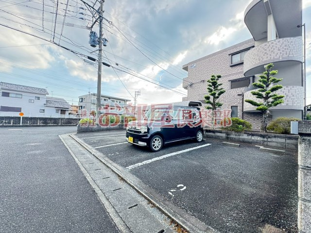エクセルコートの駐車場|駐車場があるので、車を買う予定の方も安心です