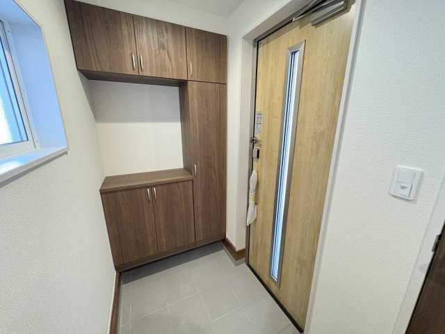 八潮市八潮6丁目　新築戸建　全2棟　1号棟の玄関|同施工会社の参考写真になります。