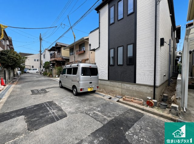 ■尼崎市食満　新築一戸建ての前面道路含む現地写真|周辺は落ち着いた街並みの住宅地！子育てがしやすい住環境です！まだ未完成ですが、現地でしかわからない事もございます。是非一度ご覧ください。