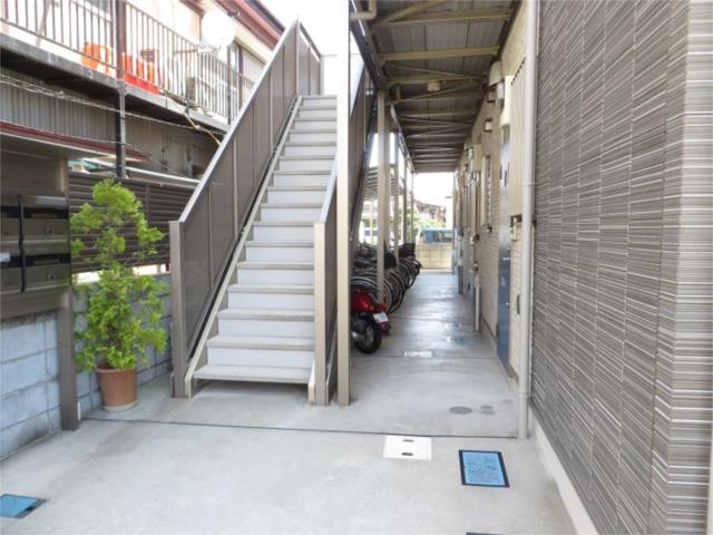 川崎市多摩区中野島３丁目のアパートのエントランス|共用通路