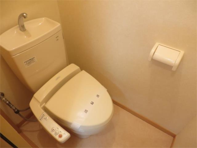川崎市多摩区中野島３丁目のアパートのトイレ|トイレには快適な温水洗浄便座付