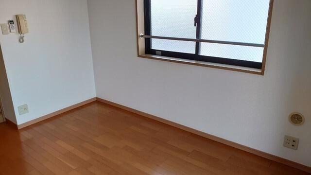 ＯＬＩＯ白山の洋室