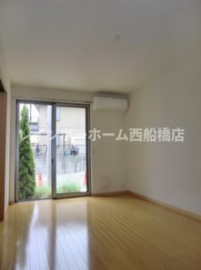 船橋市海神３丁目のアパートの居間・リビング