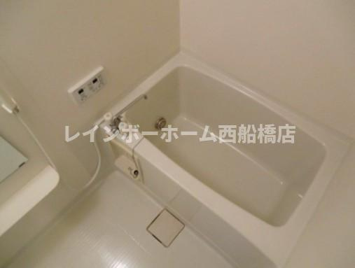 船橋市海神３丁目のアパートの浴室