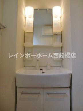 船橋市海神３丁目のアパートの洗面所