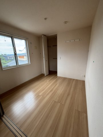 メゾン倉治の洋室