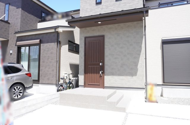 草加市弁天5丁目 未入居戸建の玄関