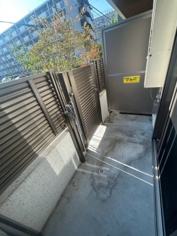 西宮市松山町の賃貸マンションのバルコニー