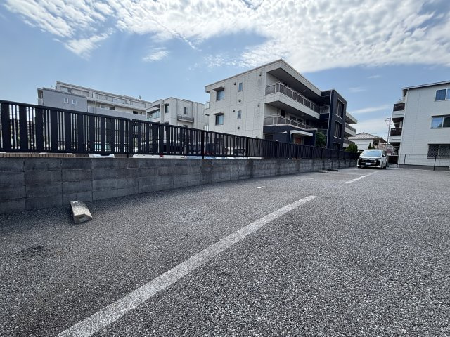 ハウスつぐみの駐車場