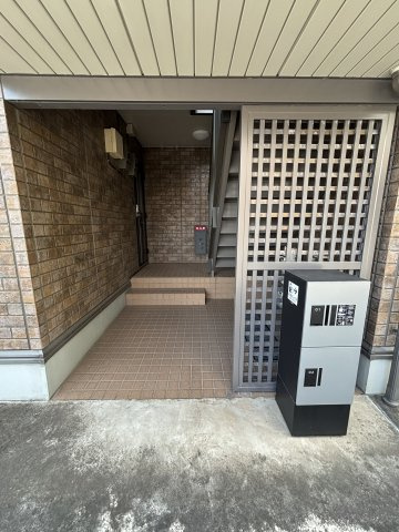 ハウスつぐみのエントランス