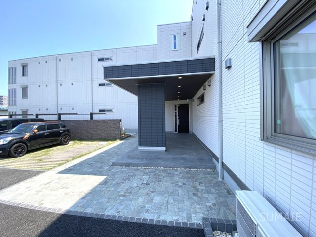 Belleville桜木町のエントランス|駐車場側エントランス☆彡