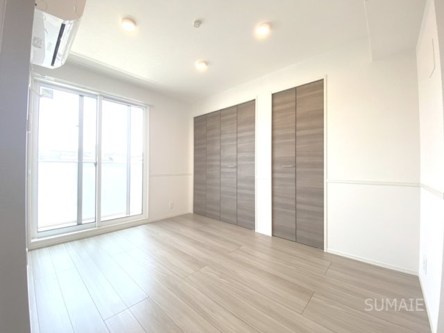Belleville桜木町の寝室|6.1帖明るい洋室☆彡