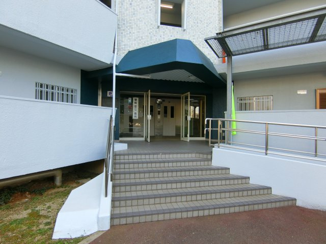 泉北若松台ＡＢ住宅のエントランス