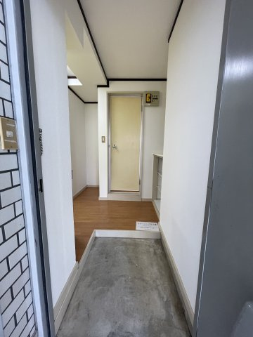 ジュネス大倉山の玄関