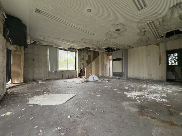 山県市梅原　３階建　売事務所のその他|1階部分