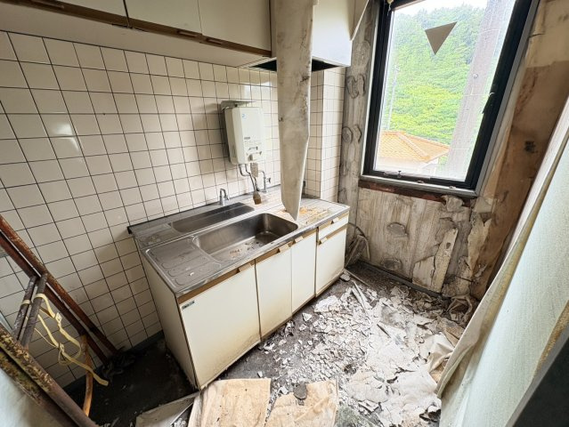 山県市梅原　３階建　売事務所のキッチン|3階給湯室