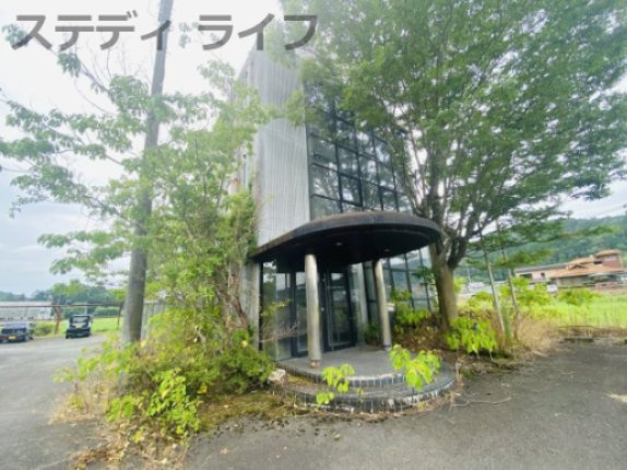 山県市梅原　３階建　売事務所の外観
