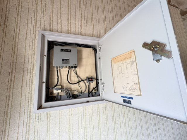 山県市梅原　３階建　売事務所のその他|分電盤