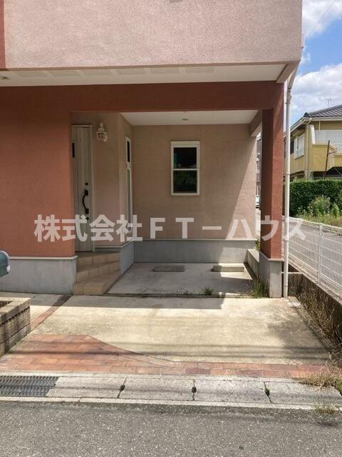 東中山一丁目戸建の駐車場